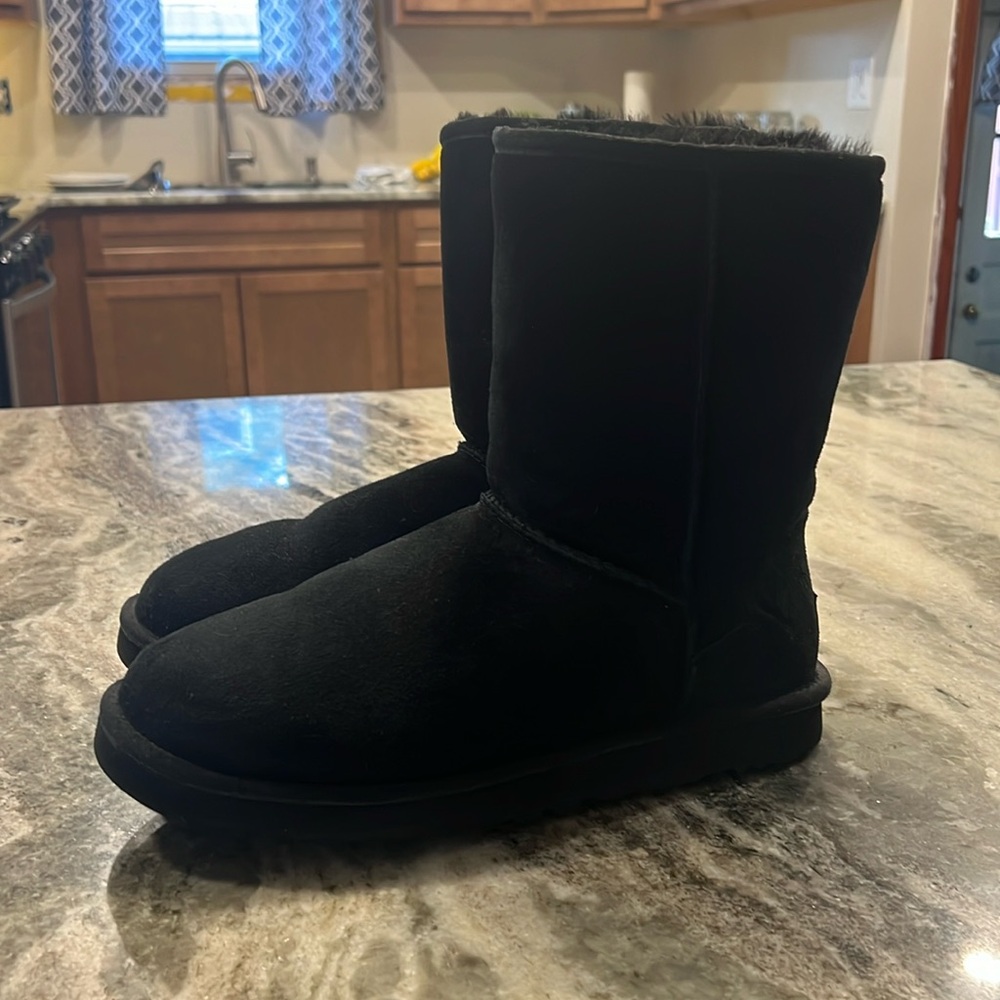 UGG Classic Short Boot- Black